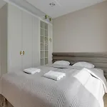 Blue Mandarin Riverside Premium Ii Sauna & Gym